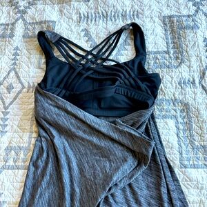 Lululemon black yoga top
Size 8